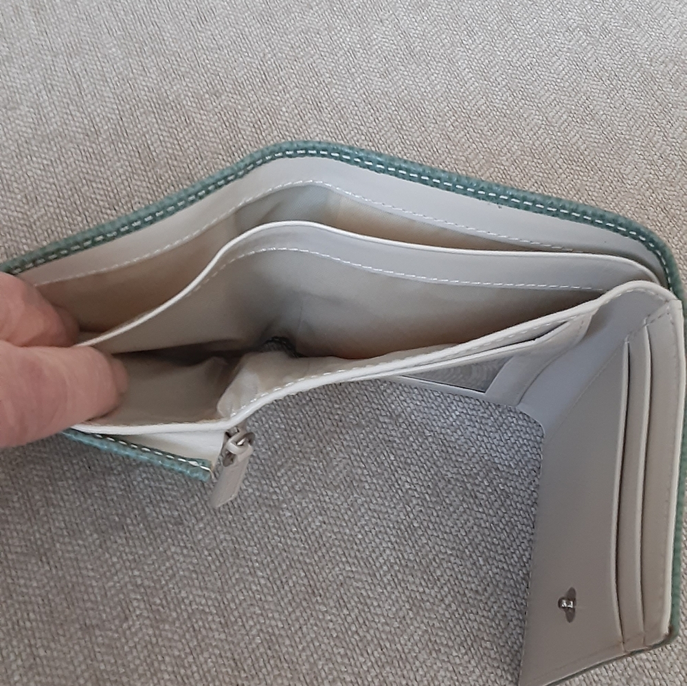 Levenger Green Leather Women's Wallet - Picture 5 of 11